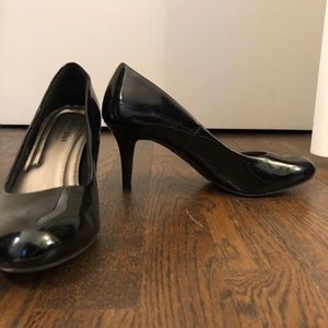 Very comfortable size 10 pumps, worn once